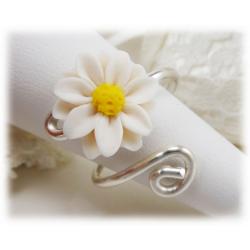 Small White Daisy Ring